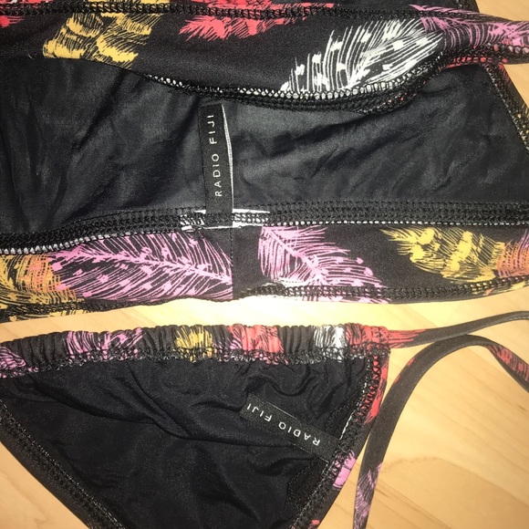 Radio Fiji bikini - Picture 3 of 3